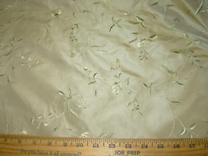 TELA TAPICERÍA CORTINAS BEIGE BORDADA FLORAL 100% SEDA 10 YARDAS POR MENOS - Imagen 1 de 3