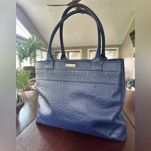 ¡HERMOSO! Bolso de Mano Grande Kate Spade Azul Marino Avestruz Harmony Valencia Road Repujado - Imagen 1 de 16