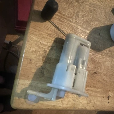 MONTAJE BOMBA COMBUSTIBLE 1RC-13907-00 YAMAHA FZ09 MT09 XSR900 OEM no chino Foto 1 de 4