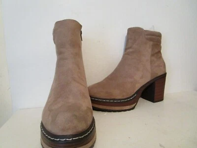 Pierre Dumas Mujer Susan-1 Imitación Gamuza Plataforma Grueso Tacón Botas Taupe Talla 9 Foto 1 de 4