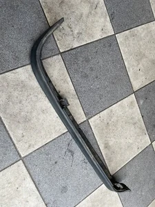 Mercedes W123 Limo Gummi Verkleidung Leiste Unter Rücklicht Hinten Links - Bild 1 von 7