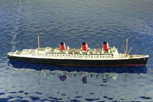 Queen Mary,ohne Krähennest Hersteller Wiking 413b/2 ,1:1250 Schiffsmodell - Bild 1 von 6