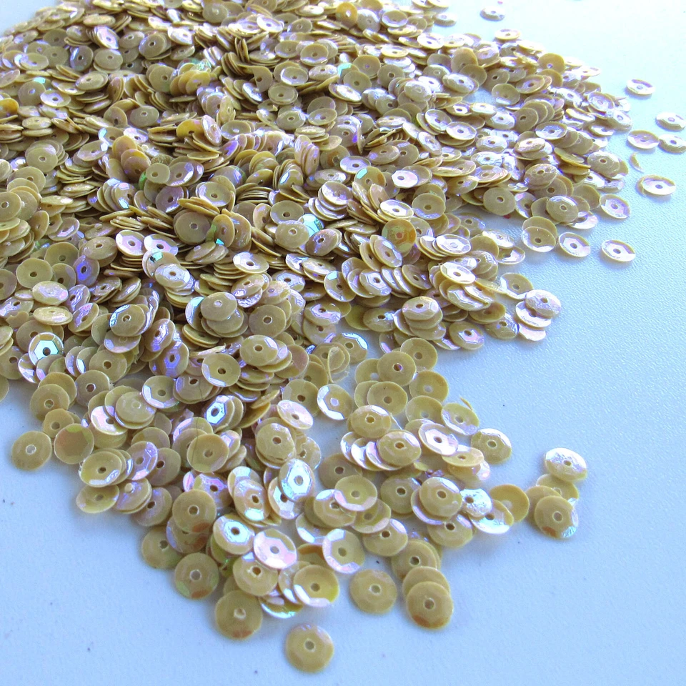 Sequins Ecru/Cream Iris 5mm Round Cup ~1000 pcs / ~12,500 pcs Loose HQ - Image 1 of 1