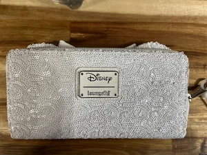Loungefly wallet minnie new with tags. Sequins white - Picture 1 of 3