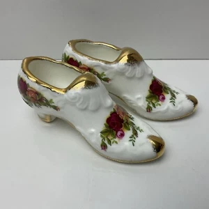 Royal Albert Old Country Roses 2 x Shoes 1st Quality Early Stamp - Picture 1 of 4