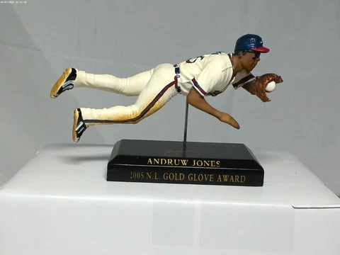 Andruw Jones /Atlanta Braves  Coca Cola 2005 Gold Glove Statue #03812/15000 Cover