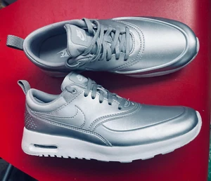 NIKE Damen Schuh 861674 Sneaker Air Max Thea silber metallic 37,5 UK 4 US 6,5 - Bild 1 von 11