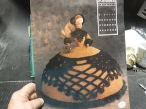 ANNIE'S CALENDAR BED DOLL SOCIETY NOVEMBER CROCHET PATTERN LEAFLET - Picture 1 of 1