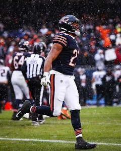 Foto de fútbol americano de Roschon Johnson Touchdown Run Chicago Bears 8x10 NFL - Imagen 1 de 1