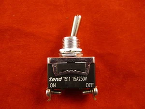 INTERRUPTOR DE PALANCA DE ENCENDIDO-APAGADO T5-11B 15A 250VAC (TERMINAL DE TORNILLO) - Imagen 1 de 2