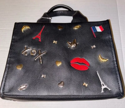 Bolso de Mano Cuadrado Betsey Johnson Negro París Dije en Relieve XONORA NUEVO Labios Foto 1 de 4