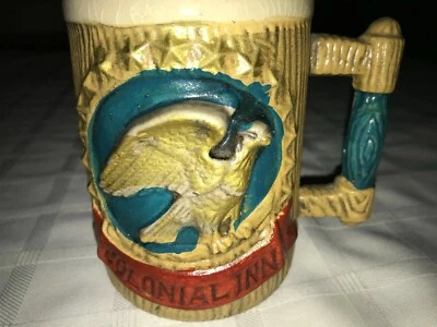 Taza de café/cerveza vintage COLONIAL INN 18 oz AMERICAN EAGLE 3D en relieve 41/2" Tal Foto 1 de 4