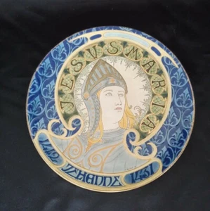 PLAT EN FAÏENCE DE LUNÉVILLE JEANNE D'ARC Art Nouveau - Imagen 1 de 5