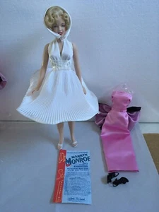 Franklin Mint MARILYN MONROE 16" Vinyl DOLL & COA + 1 extra Dress & Shoes outfit - Picture 1 of 12