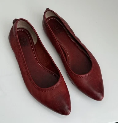 Plantilla acolchada cómoda suela de goma plana punta roja Frye Leather Regina. Foto 1 de 4