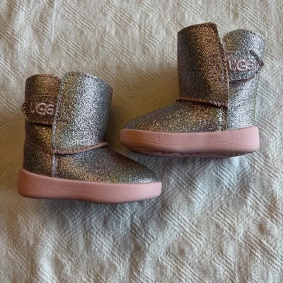 UGG младенца Keegan блестящий ботинки размер 0/1 розовый новый с ярлыками с коробкой и ярлыками - Изображение 1 из 4