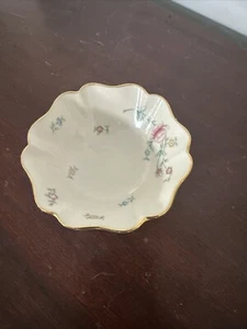 De colección Lenox "Floral Garden" festoneado 4 pulgadas Plato blanco con adornos dorados y flores - Imagen 1 de 4