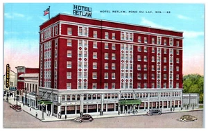 Postcard Historic Hotel Retlaw Fond du Lac Wisconsin Vintage 1930's Automobiles - Picture 1 of 3
