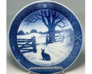 Royal Copenhagen Hare in Winter Collector Plate 1971 Vintage Denmark - Picture 1 of 10