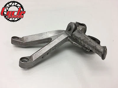 05 06 07 08 HYOSUNG GT 650 COMET OEM RIGHT PASSENGER FOOTREST FOOTPEG H7 2836 Foto 1 de 4