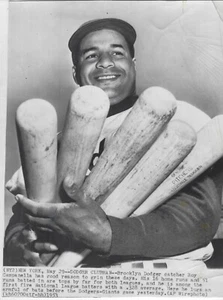 Original AP 1953 Roy Campanella Brooklyn Dodgers HOF Catcher 7x9 Press Wirephoto - Bild 1 von 2