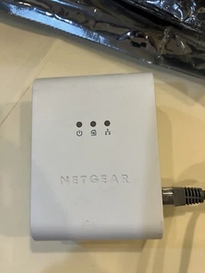 Netgear XE104 Powerline Wall Plugged 4-Port Ethernet Switch 85 Mbps - Picture 1 of 4