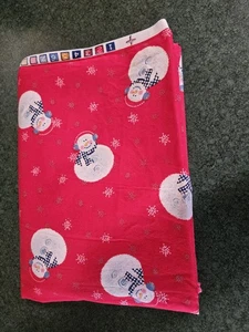 Weihnachten Schneemann Stoff 1,5 Yard weiß und rot mit Schneeflocken - Bild 1 von 3