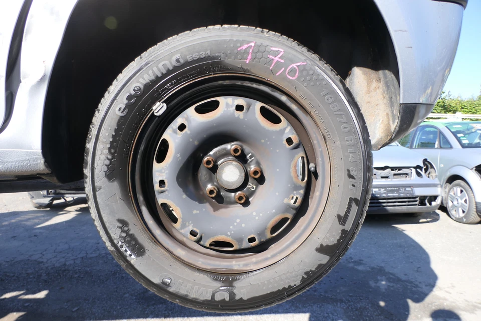 2x VW Polo 9N Felgen Reifen 165/70 R14 81T Sommerreifen 5jx14H2 ET35 ca. 6-7 mm - Bild 1 von 4