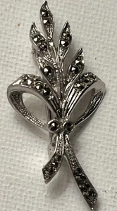 835 Silver Antique Bouquet Art Deco Marcasite Gemstone Ribbon Bow Pin Brooch - Picture 1 of 2