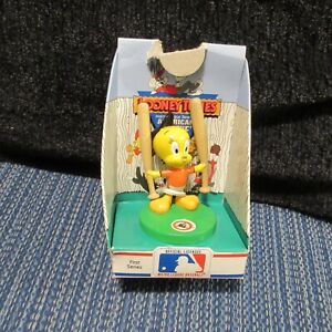 Tweety Bird Looney Tunes  MLB First Series 2000 NEW