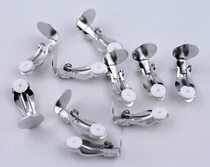 Ohrring Fundstücke Silber Clip On Knopf mit Gummiauflage - Bild 1 von 4