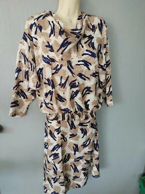 VTG 2 pc 3/4 Sleeve Blouse Skirt Suit Set Abstract Artsy Design 8 - Image 1 of 3