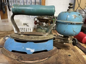 Vintage Old School Coleman Model 4A Gas Iron – Rare Unique Collectible – Antique - Picture 1 of 7