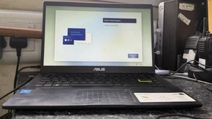 ASUS E140M Notebook Pc Laptop With Carry Bag And Charger - Picture 1 of 9