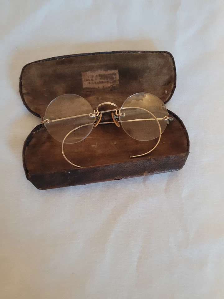 Vintage rimless eye glasses 1/10 12k gold filled w/case - Image 1 of 4