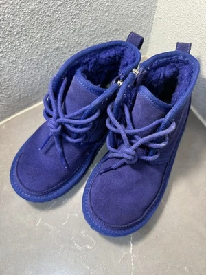 Bota de gamuza para niños UGG Neumel II en azul talla 12 EE. UU. corbata cremallera fría vacaciones de invierno Foto 1 de 4