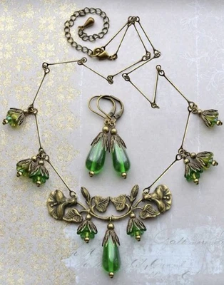 Conjunto de collar y pendiente floral tono dorado antiguo Art Nouveau piedra verde NUEVO Foto 1 de 4