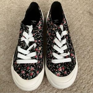 Rocket Dog Size 9 Black Floral Sneakers