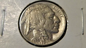 1937 P Buffalo Nickel 5c US Coin Philadelphia Mint Gorgeous with Luster - Picture 1 of 4