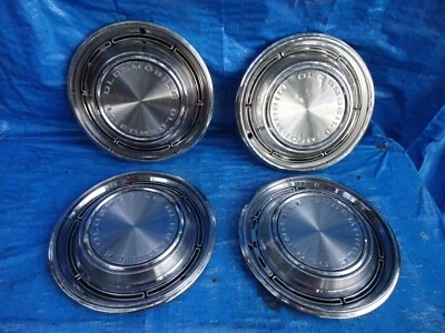 Oldsmobile Cutlass 1968, F85 14" cubiertas de rueda juego de 4 tapacubos  Foto 1 de 3
