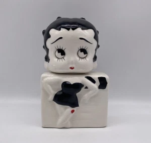 Betty Boop Ceramic Salt And Pepper Shakers - Picture 1 of 10