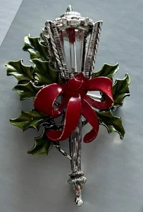 Vintage Hollycraft Christmas Streetlamp Brooch Book Piece - Picture 1 of 3