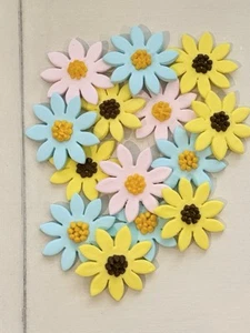 Daisy Sugar flower wedding birthday cake decoration cupcake topper 30/box - Picture 1 of 3