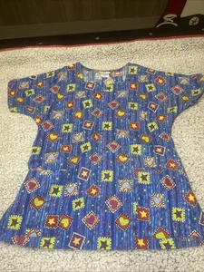 White Cross Scrub Top Women's Medium V Neck Stars, Hearts Print M SS - Picture 1 of 10