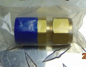 (1) PARKER BRASS 1/2" Tube x 1/2" MNPT Brass Fitting CPI 8-8 FBZ-B - Picture 1 of 1