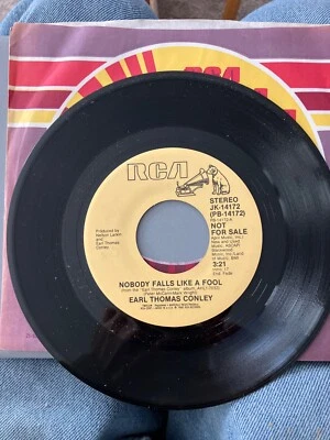 EARL THOMAS CONLEY NOBODY FALLS LIKE A FOOL 7" VINYL 45RPM RARE - Image 1 of 2
