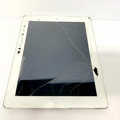 Apple 32GB iPad 3 A1396 ONLY - Damaged Screen - Free Postage! - Image 1 of 4