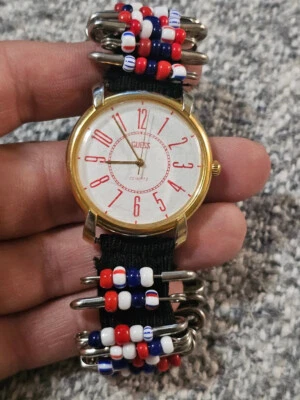 Guess моды кварцевые часы 1989, 42 мм, белый циферблат, красный номера. - Изображение 1 из 4