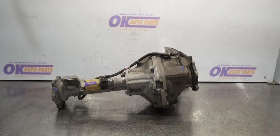 15 CADILLAC ESCALADE ESV FRONT DIFFERENTIAL CARRIER ASSEMBLY 3.23 RATIO 23312177 - Image 1 of 4