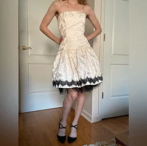 Y2K Jessica McClinton short cream and black dress Beautiful drop waist dress. - Picture 1 of 6